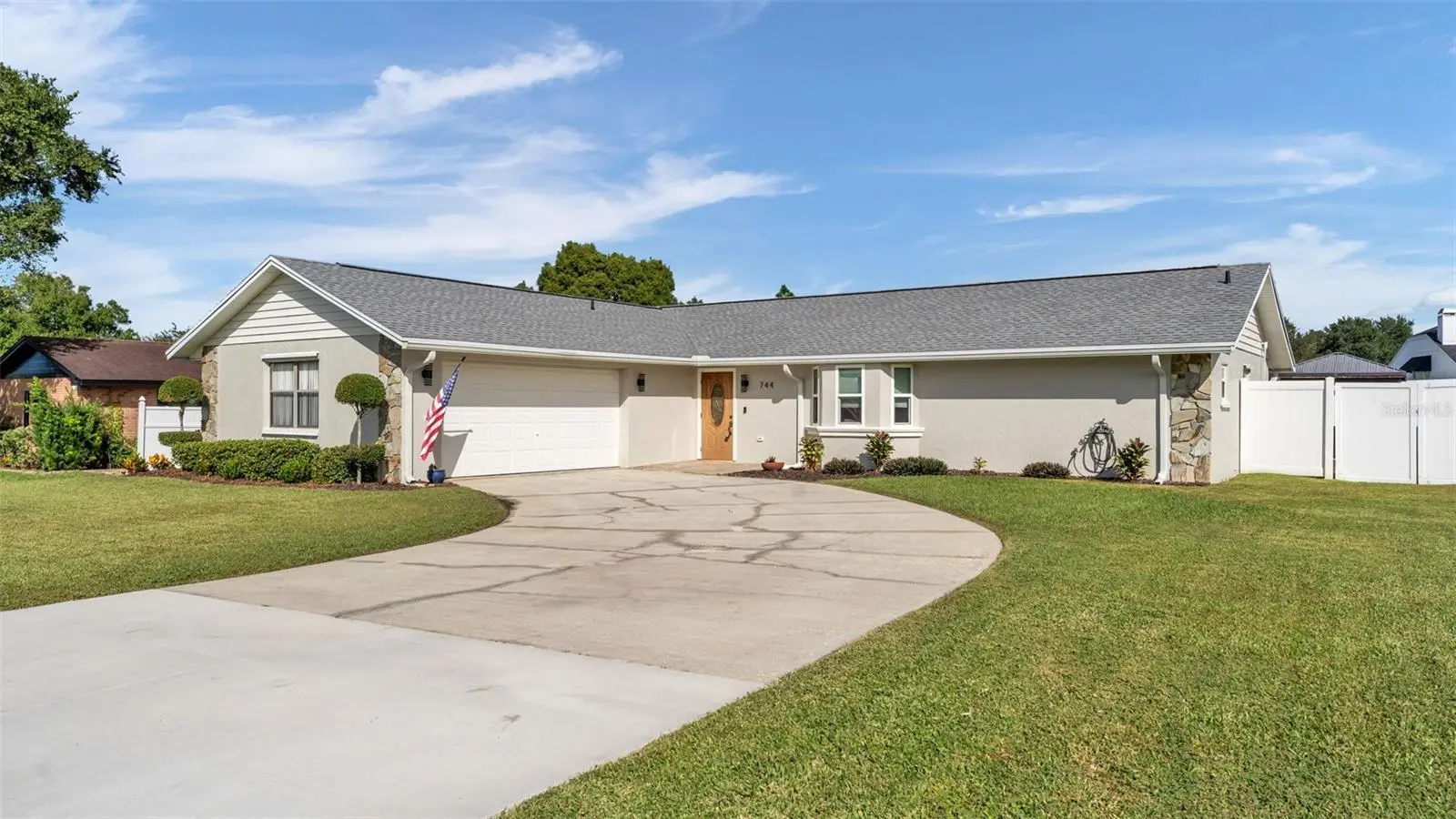 744 Scott Lake Village, FL