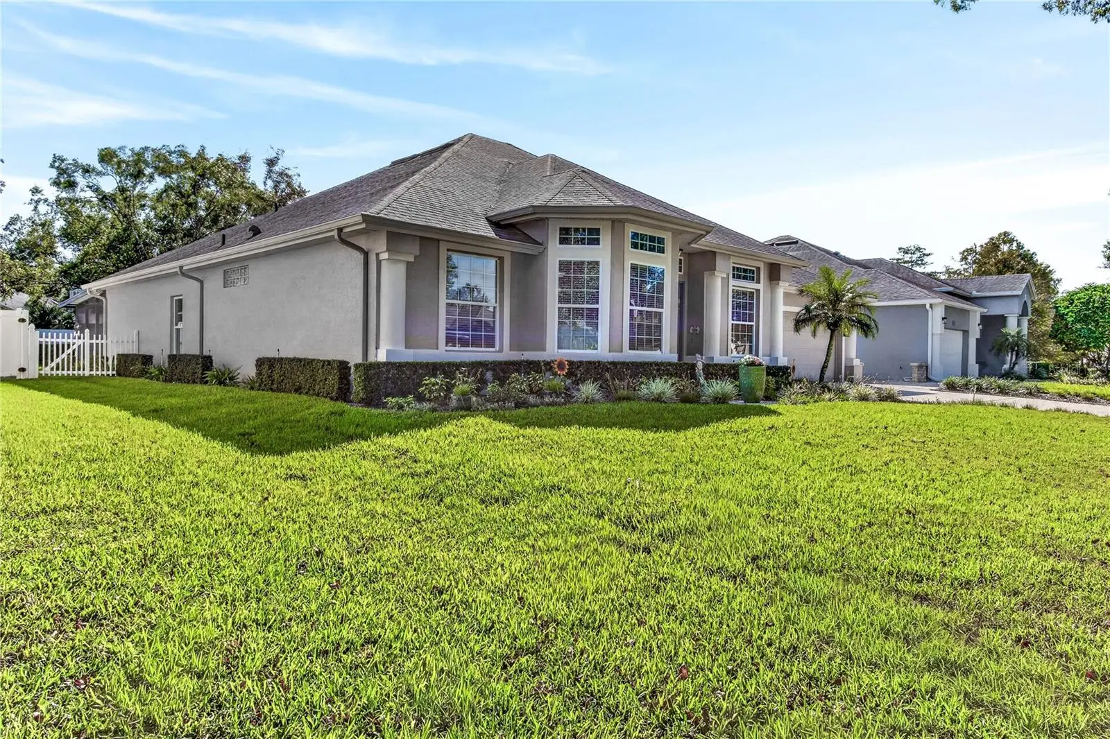 813 Kingsbridge Drive, FL