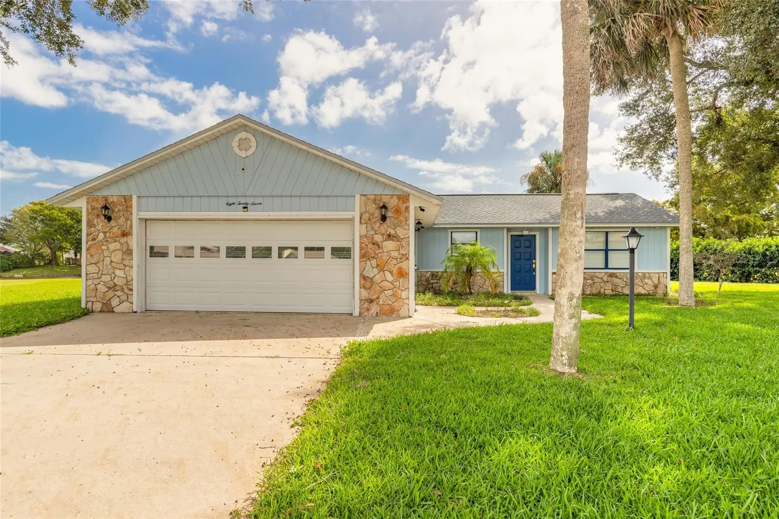 827 Pine Tree Court, FL