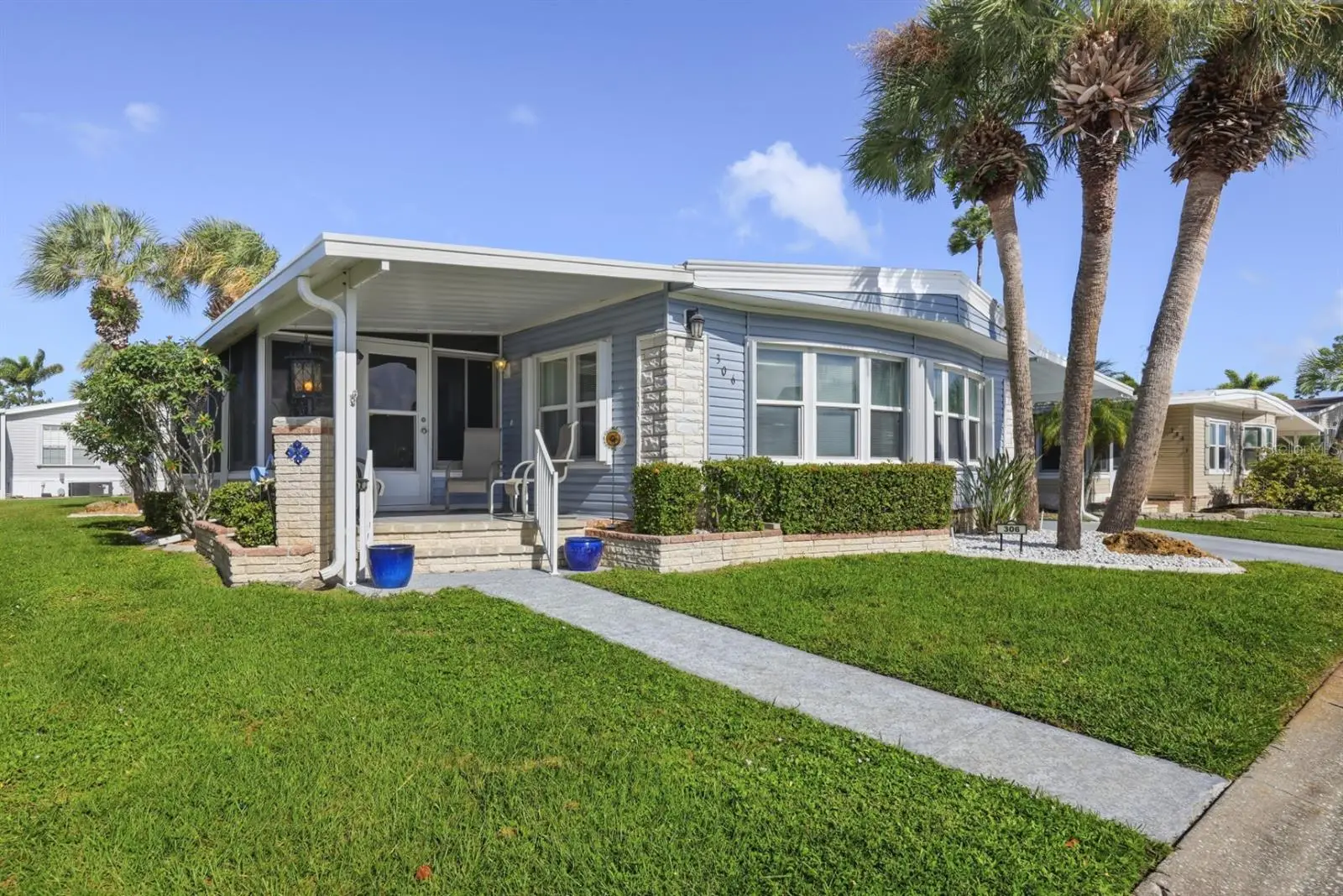 2100 Kings Highway, FL