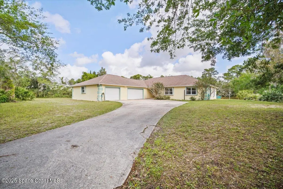 4220 Robins Hill Court, Mims, Fl 32754, FL