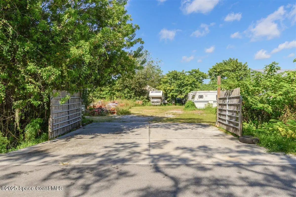 2015 Aurora Road, Melbourne, Fl 32935, FL
