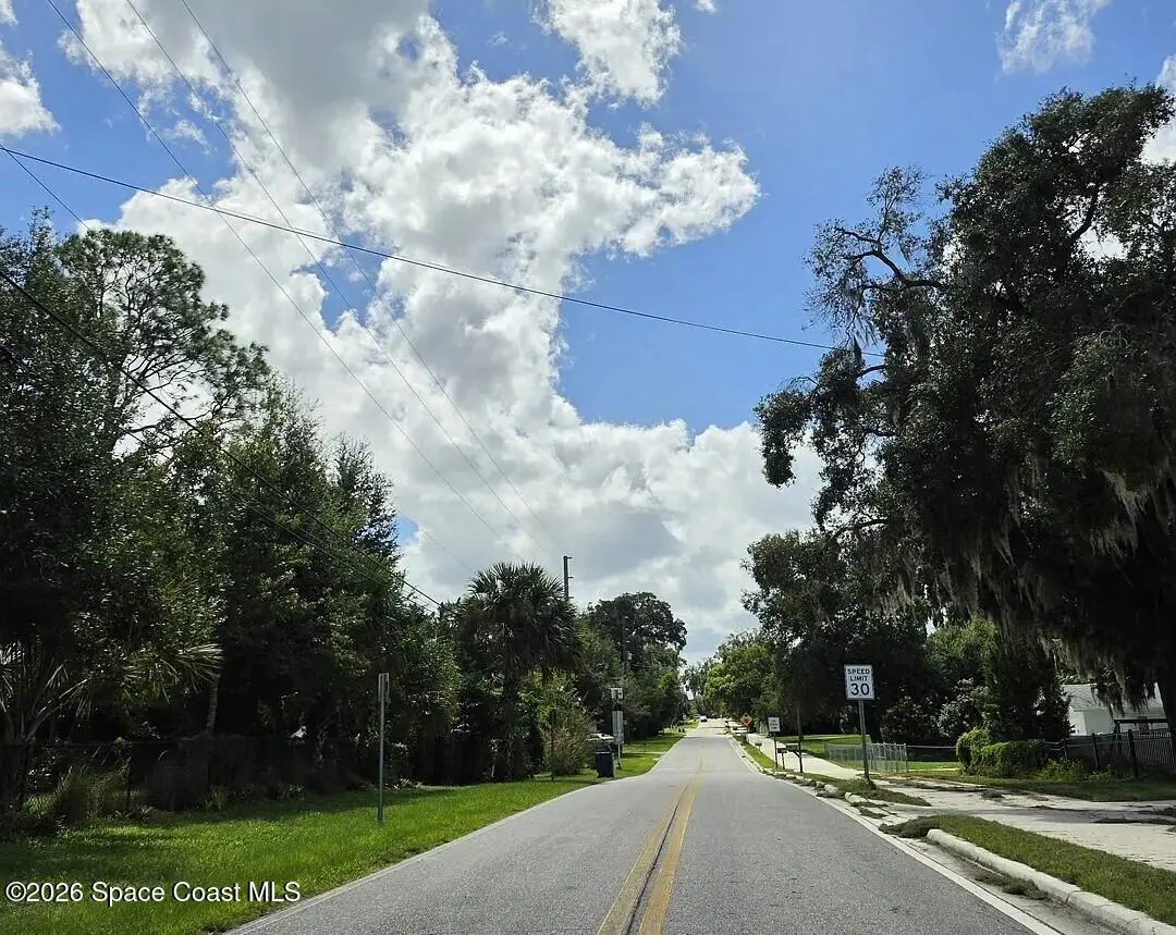 910 N Garfield Avenue, Deland, Fl 32724, FL
