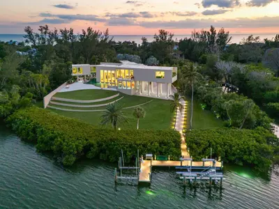 LONGBOAT KEY, FL — Residential