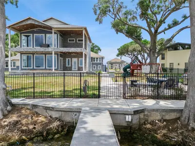 LEESBURG, FL — Residential