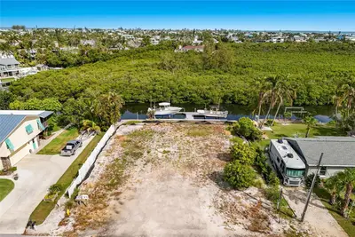 BRADENTON BEACH, FL — Land