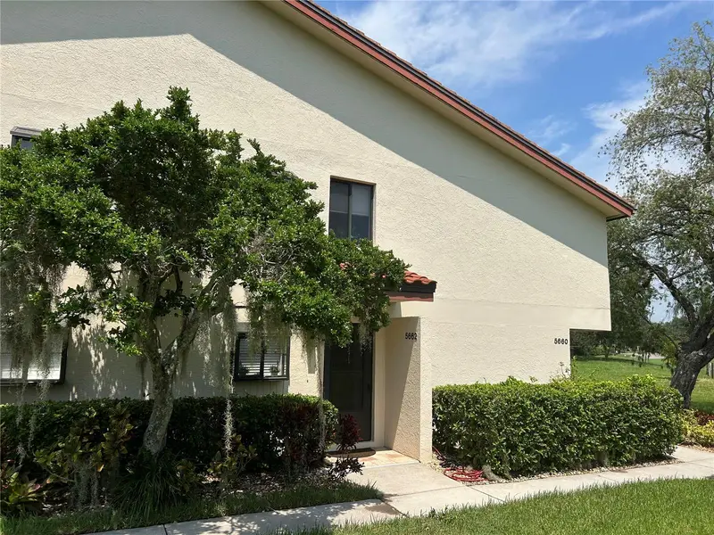 5662 Gardens Dr #104, FL