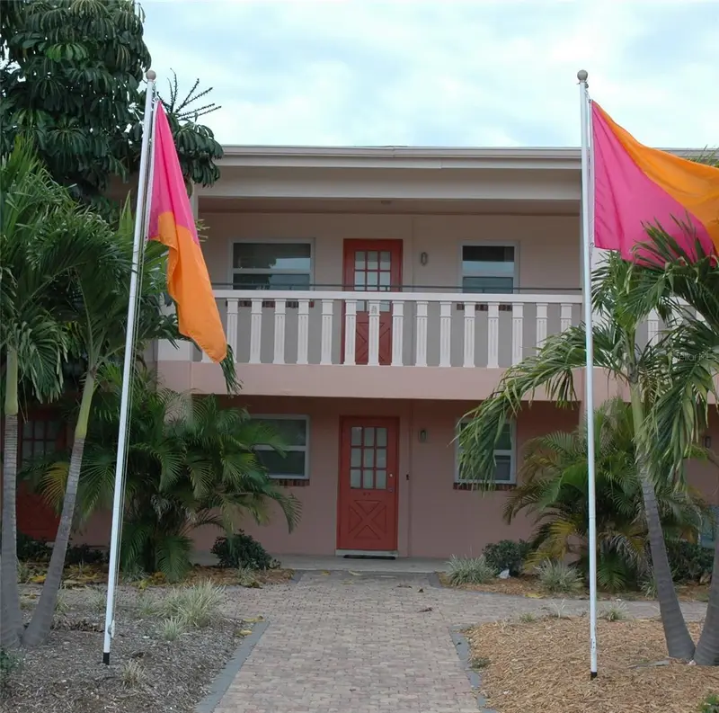 810 Tyrone Blvd N #G-2, FL