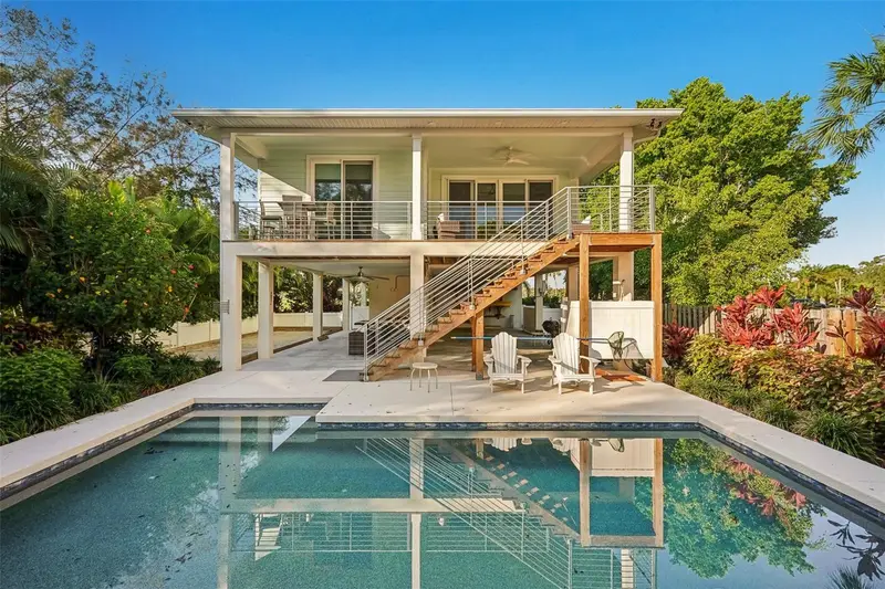 501 Channel Ln, FL