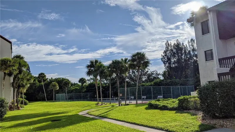 1624 Stickney Point #107, FL