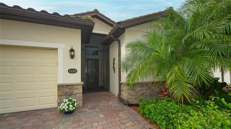 6888 Willowshire Way, FL