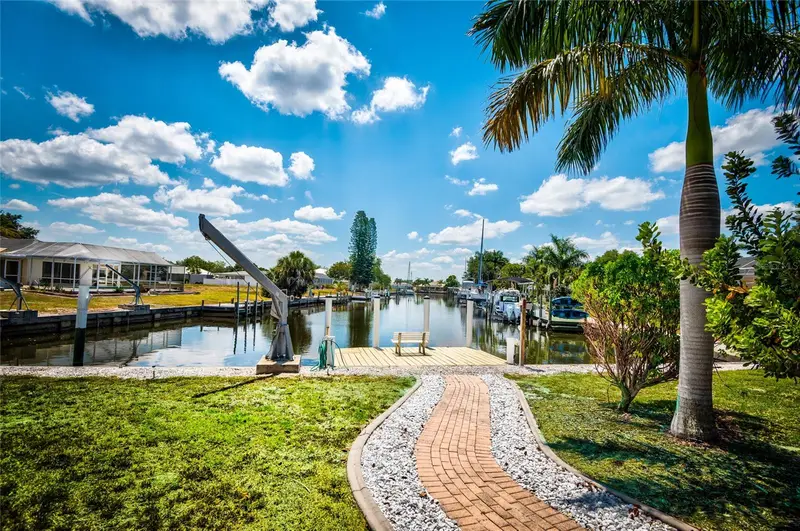 129 Cousley Dr Se, FL
