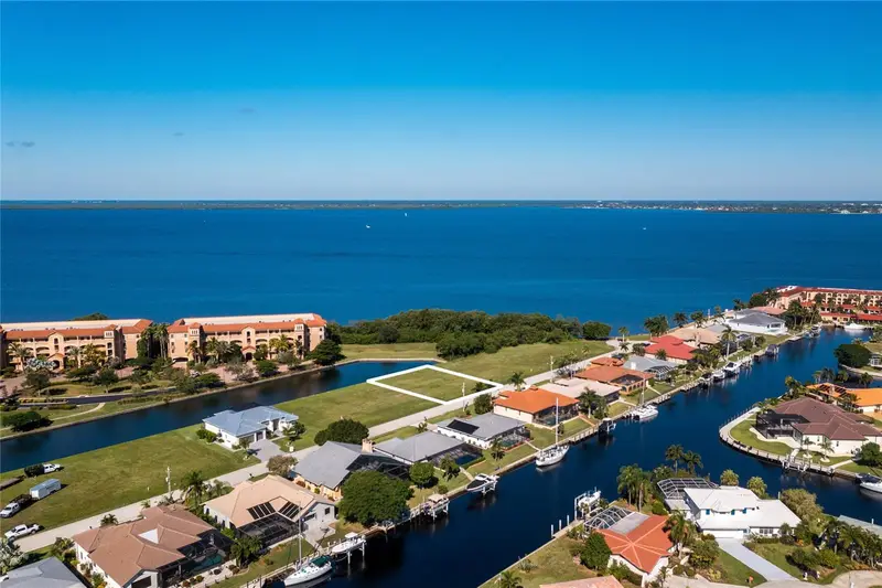 65 Colony Point Dr, FL