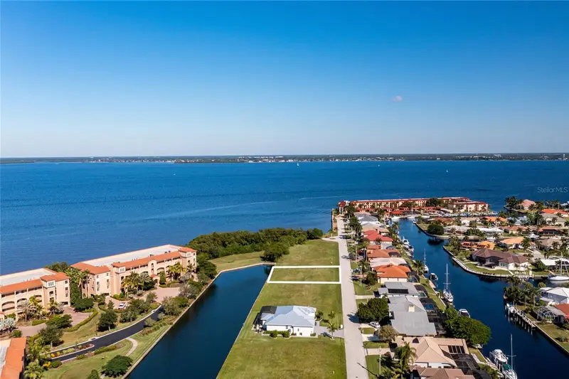 65 Colony Point Dr, FL
