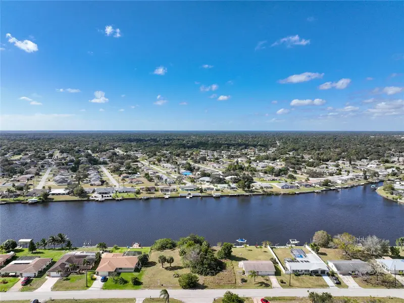 834 Ellicott Cir Nw, FL