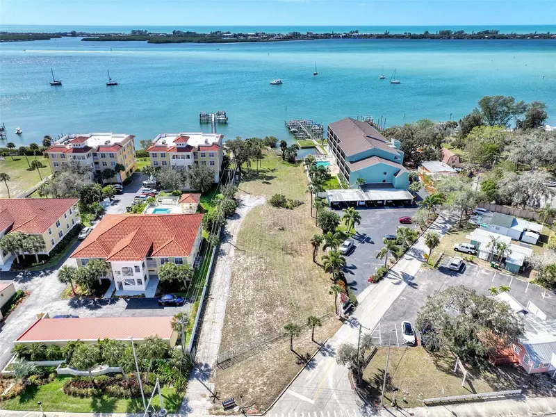 1106 S Mccall Rd, FL
