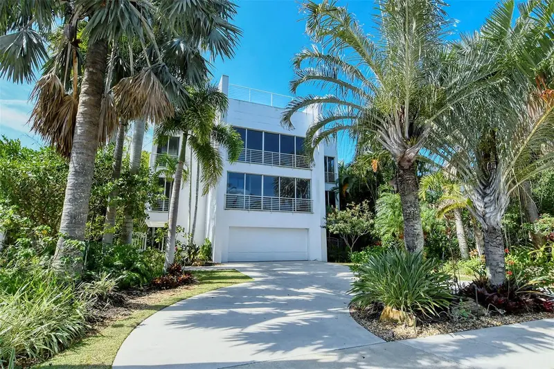 213 N Washington Dr, FL