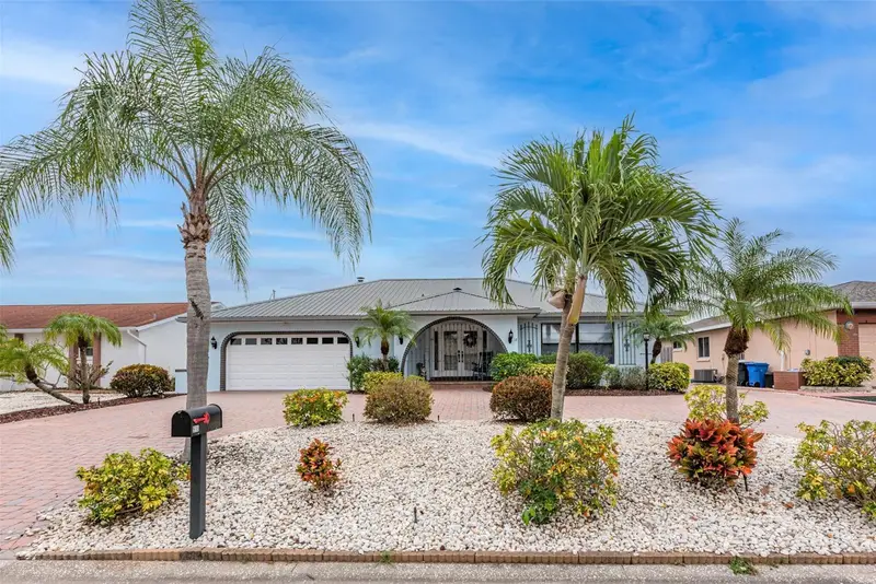 910 Chipaway Dr, FL