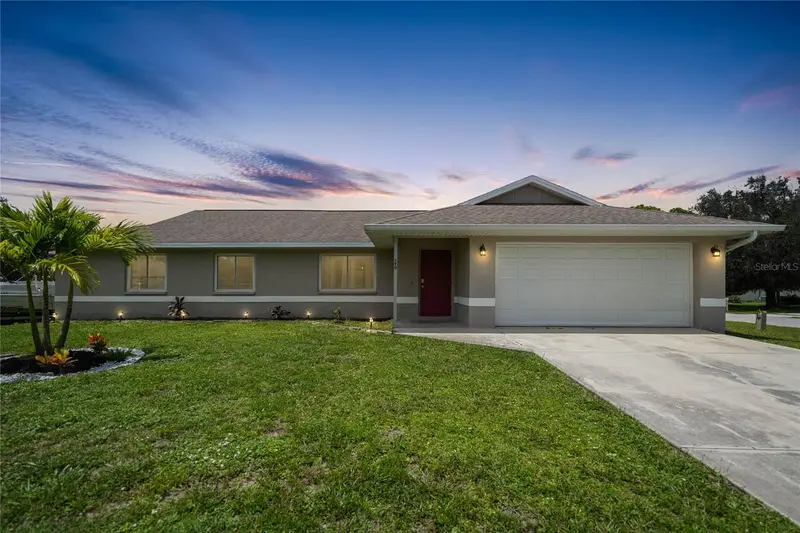 590 Ridgewood St Nw, FL