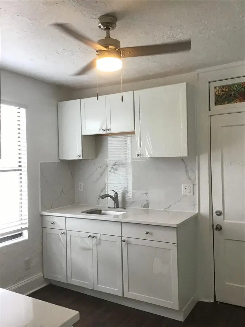 401 Colonia Ln E #15, FL