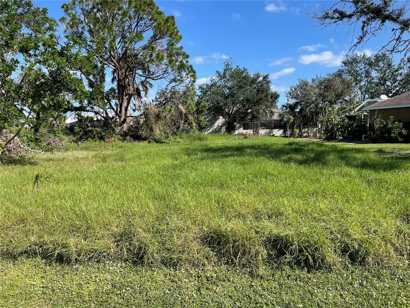 2590 Lake View Blvd, FL