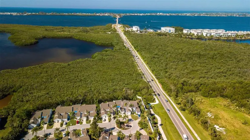 502 Sanderling Cir, FL