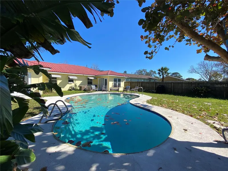 910 Lake Ave, FL
