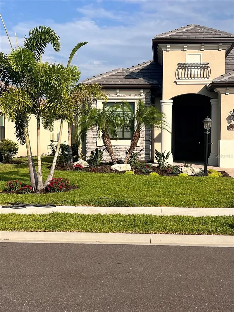 5720 Cheech Gln, FL