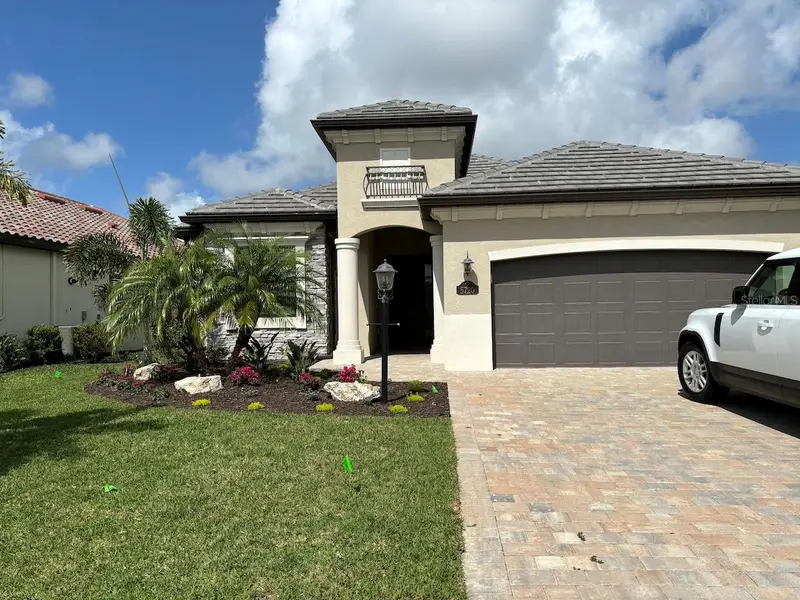 5720 Cheech Gln, FL