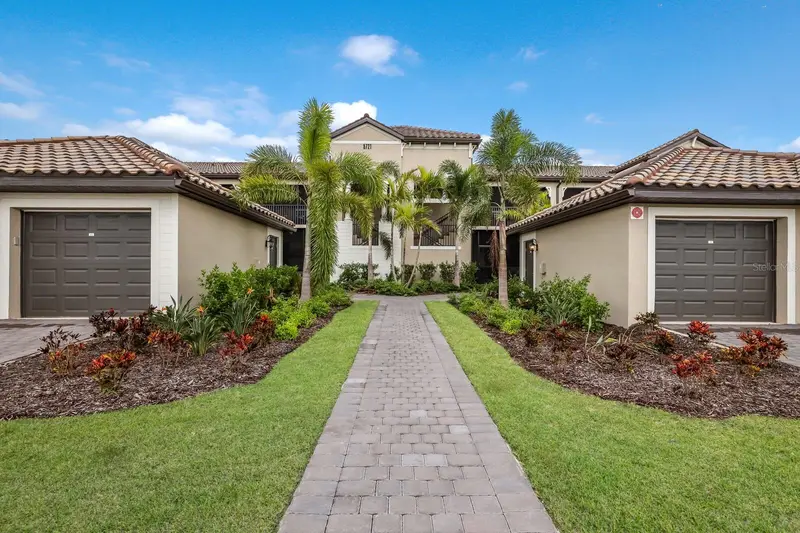 5721 Palmer Cir #201, FL