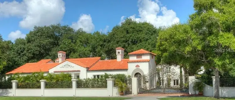100 W Davis Blvd, FL