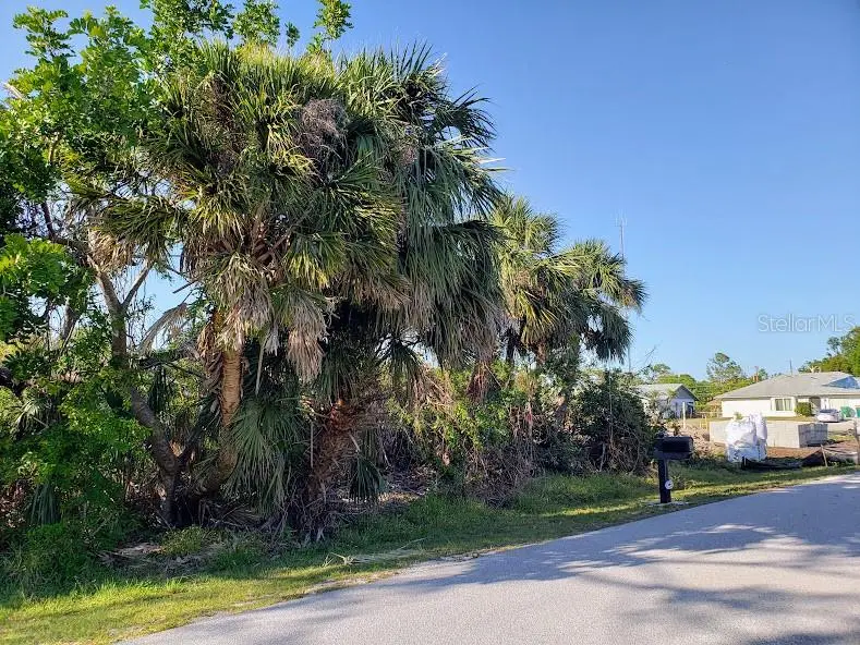 928 Tropical Ave Nw, FL