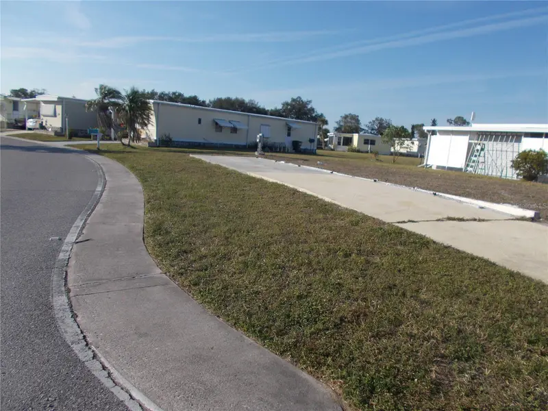 6581 Center Ln, FL