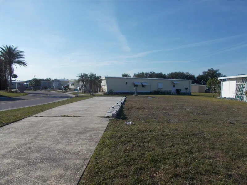 6581 Center Ln, FL