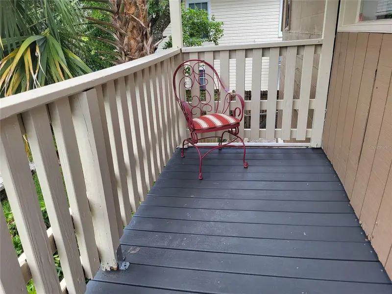 211 W Bay Ave #A, FL