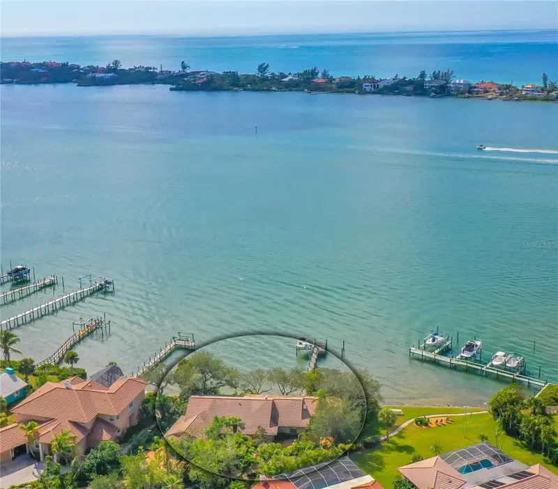 421 Waterside Ln, FL