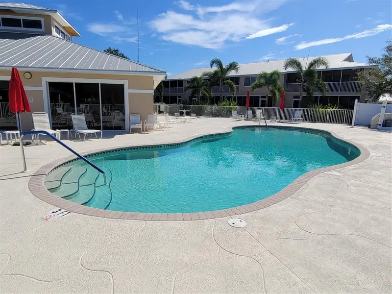 9550 Fiddlers Green Cir #105, FL