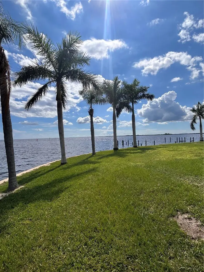 143 Creek Dr Se, FL