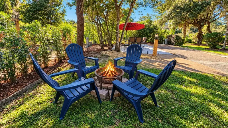 413 Longhorn Dr, FL