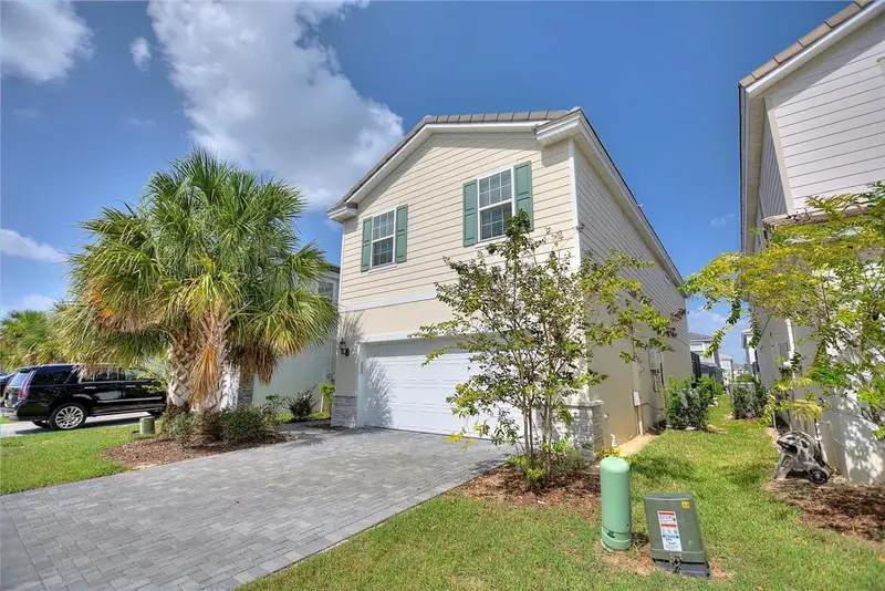 7384 Oakmoss Loop, FL