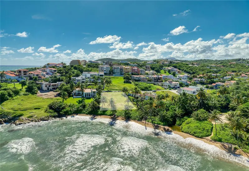 16 Surfside, PR