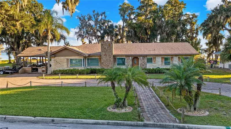 1241 W Lakeshore Dr, FL