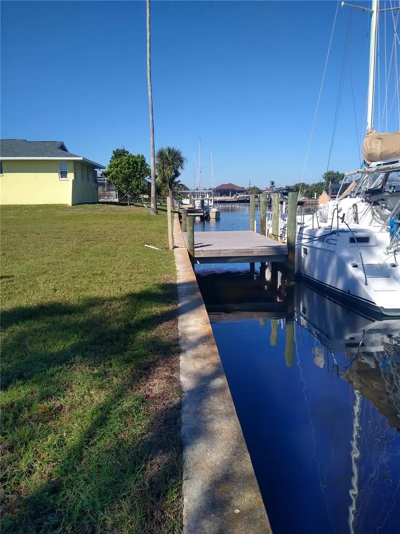 116 Colonial St Se, FL