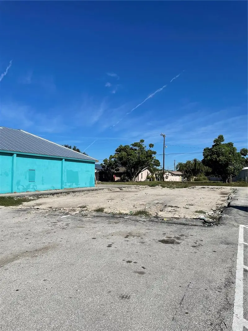 3782 Tamiami Trl #B, FL
