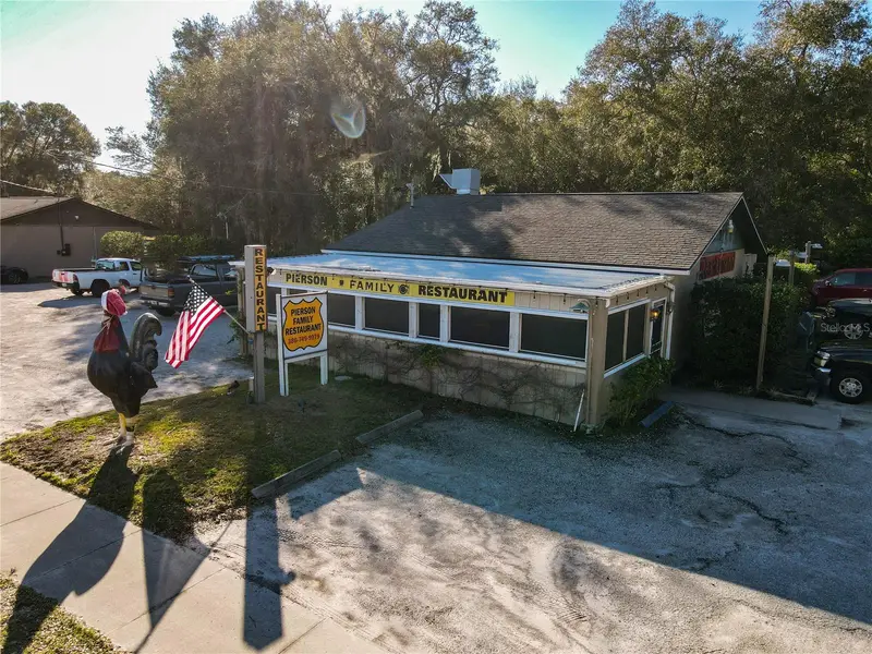 302 S Center St, FL