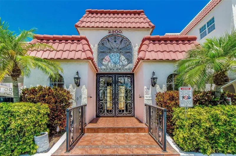 2900 Gulf Blvd #204, FL