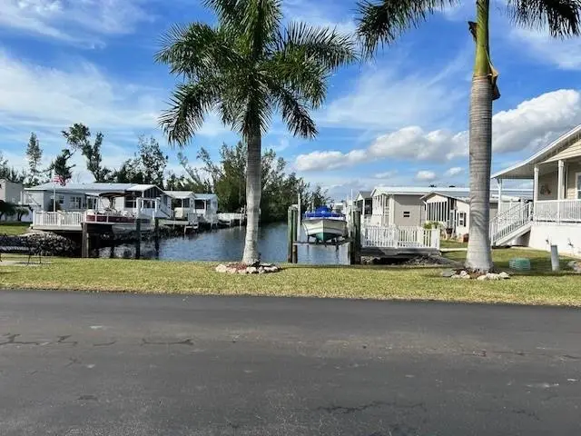 4300 Riverside Dr #132, FL