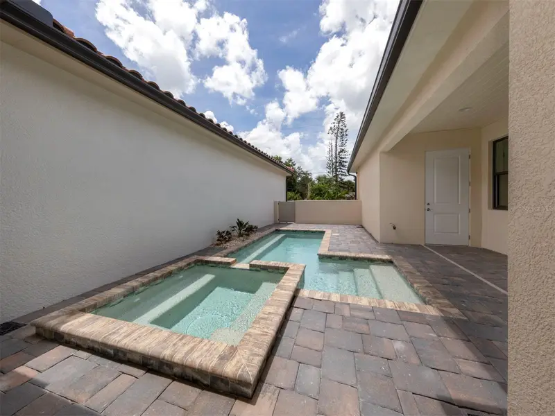 922 E Venice Ave, FL