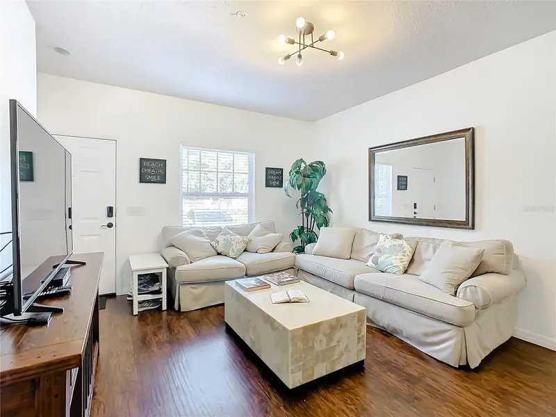 5362 Diplomat Ct #103, FL