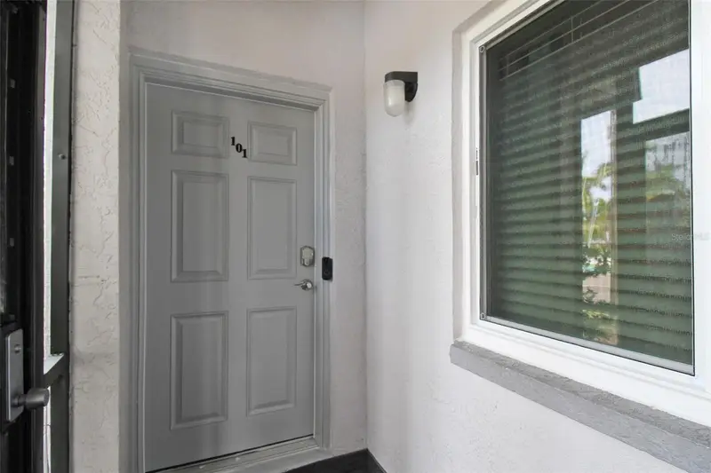 2124 N Tamiami Trl #101, FL